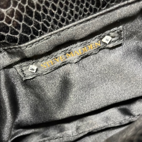 STEVE MADDEN - Black Patent Leather Clutch with Ruched Design - Picture 2 of 5